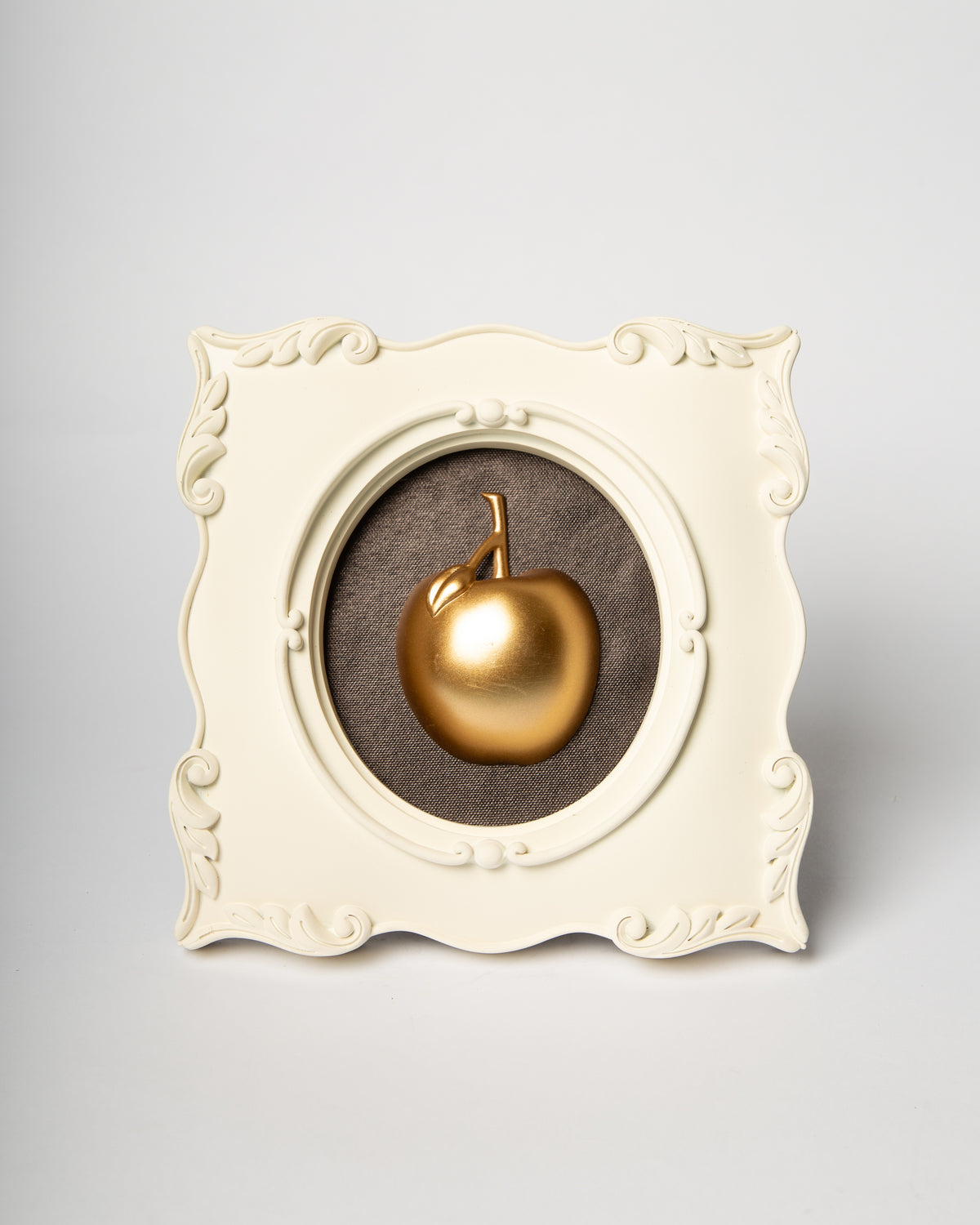 Cornice Apple Gold Blogo Design